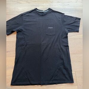 Patagonia Men’s Graphic Pocket T-Shirt Black Size Medium Retro Mountain Logo Tee